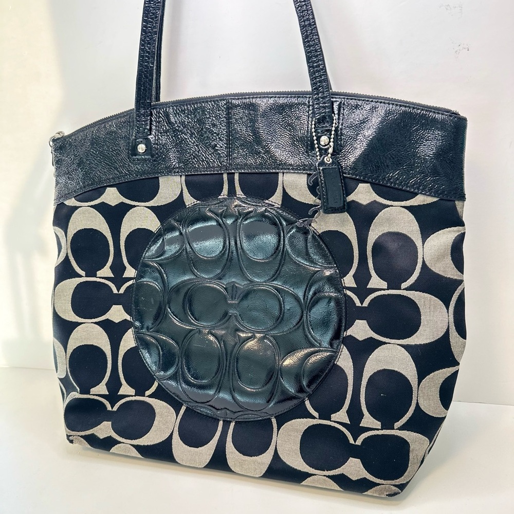 Coach Laura Signature Tote Bag – Black/Gray Canvas with Patent Leather Trim - Picture 5 of 12